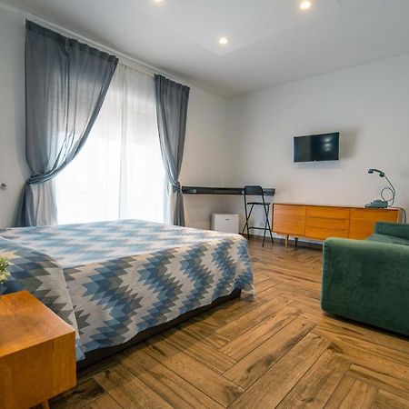 Hub Ferroviario - 12 Posti Letto Per Il Tuo Gruppo A Napoli Con Wifi E Netflix Bed & Breakfast Eksteriør bilde