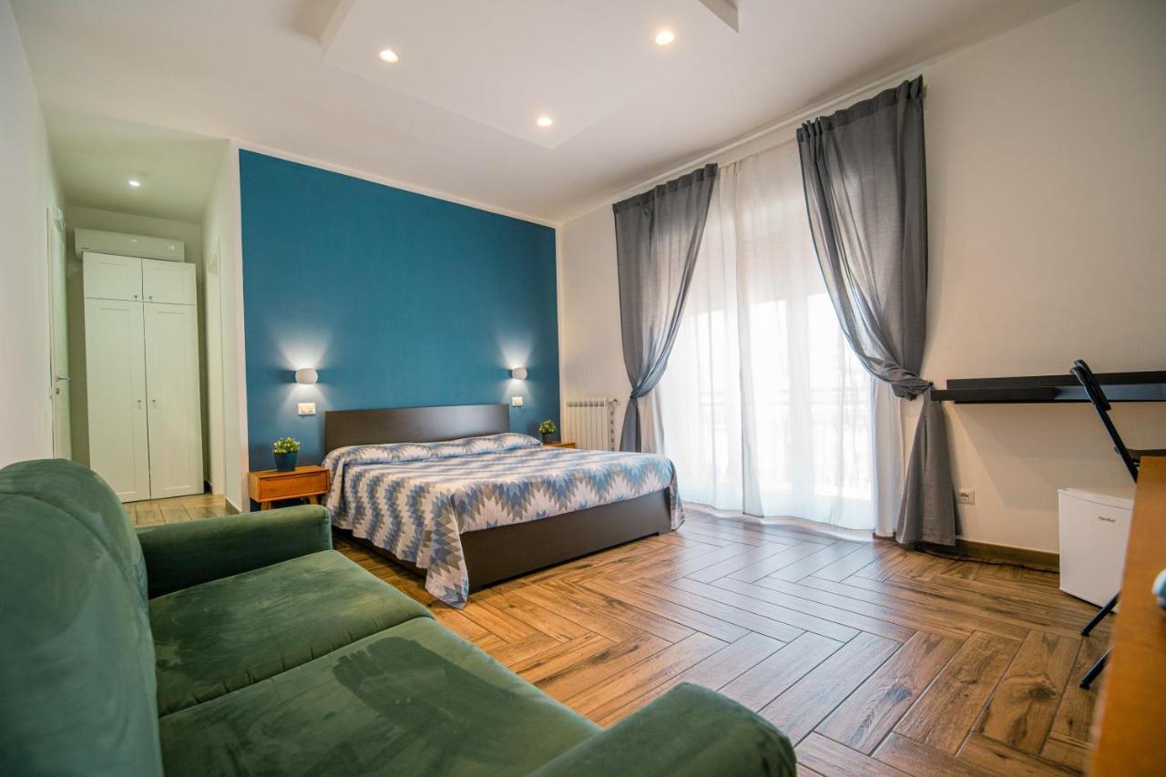Hub Ferroviario - 12 Posti Letto Per Il Tuo Gruppo A Napoli Con Wifi E Netflix Bed & Breakfast Eksteriør bilde