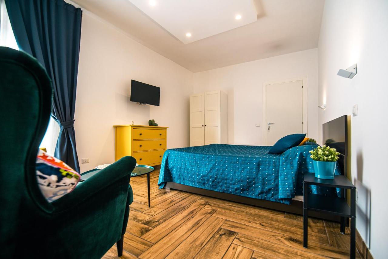 Hub Ferroviario - 12 Posti Letto Per Il Tuo Gruppo A Napoli Con Wifi E Netflix Bed & Breakfast Eksteriør bilde