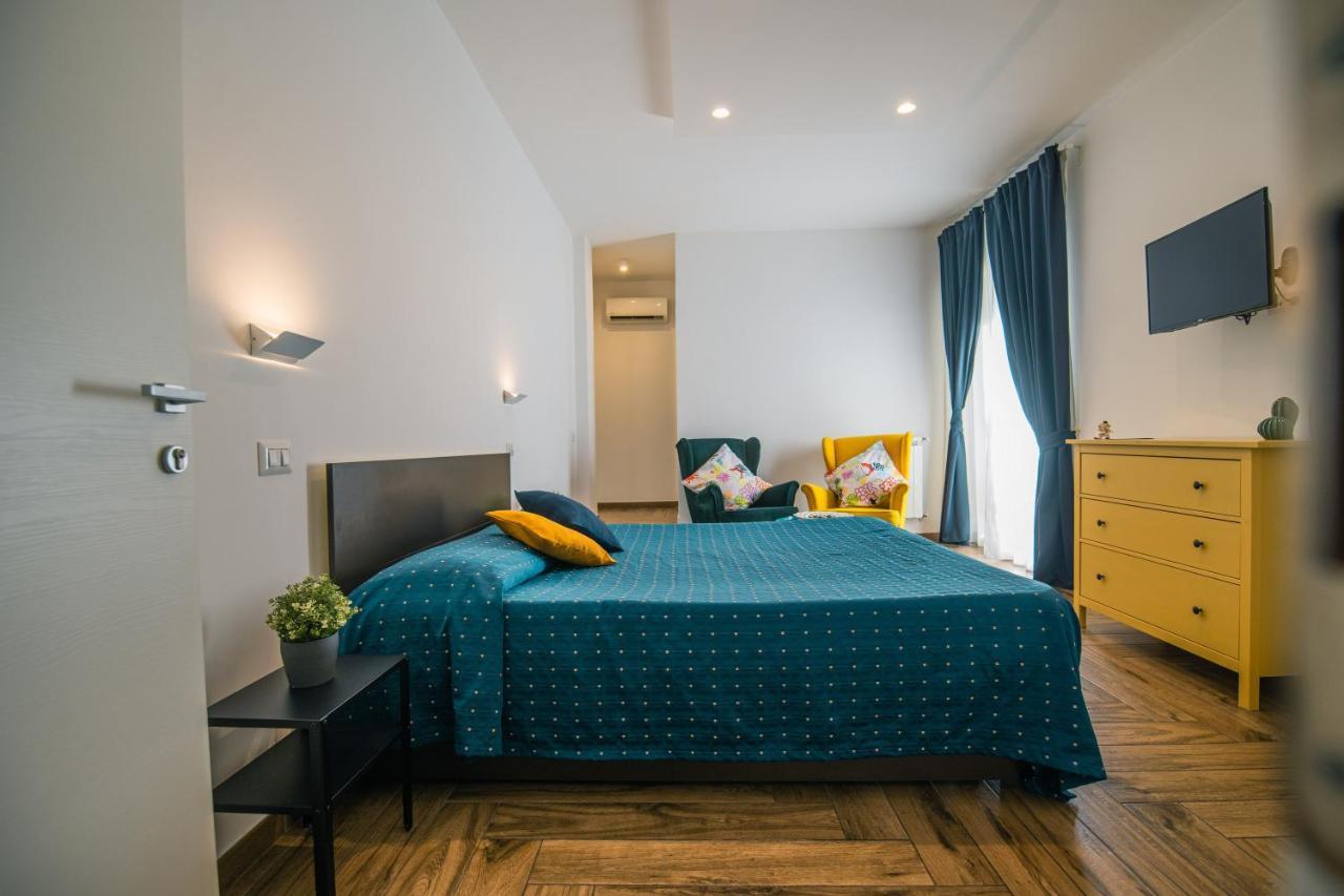 Hub Ferroviario - 12 Posti Letto Per Il Tuo Gruppo A Napoli Con Wifi E Netflix Bed & Breakfast Eksteriør bilde