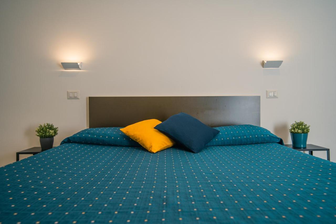 Hub Ferroviario - 12 Posti Letto Per Il Tuo Gruppo A Napoli Con Wifi E Netflix Bed & Breakfast Eksteriør bilde