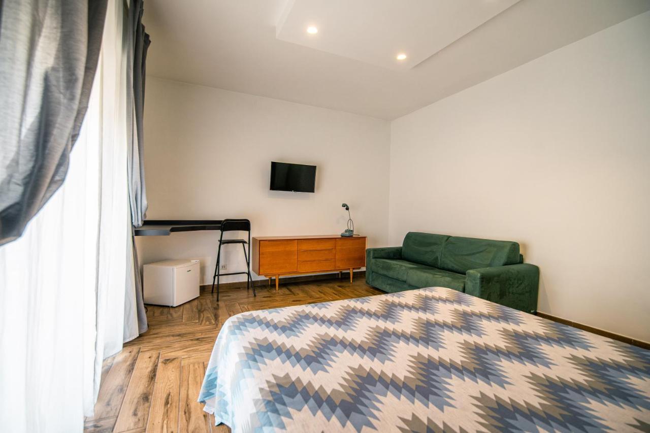 Hub Ferroviario - 12 Posti Letto Per Il Tuo Gruppo A Napoli Con Wifi E Netflix Bed & Breakfast Eksteriør bilde