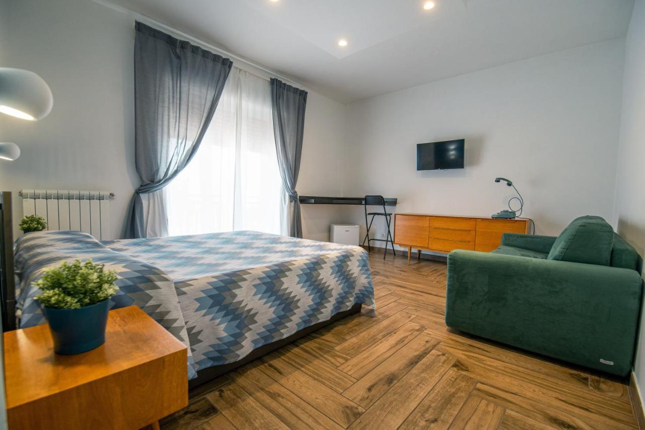 Hub Ferroviario - 12 Posti Letto Per Il Tuo Gruppo A Napoli Con Wifi E Netflix Bed & Breakfast Eksteriør bilde