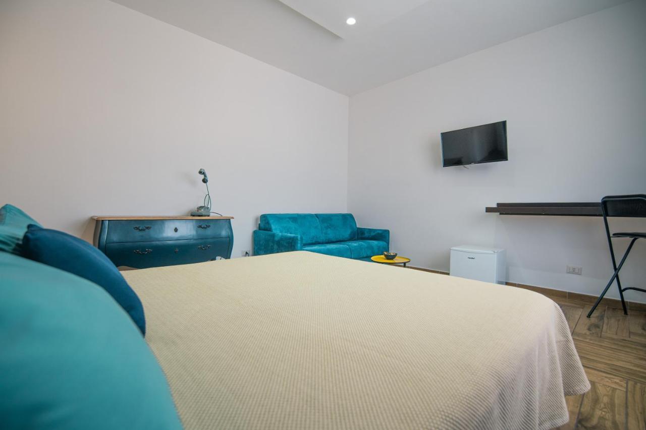 Hub Ferroviario - 12 Posti Letto Per Il Tuo Gruppo A Napoli Con Wifi E Netflix Bed & Breakfast Eksteriør bilde