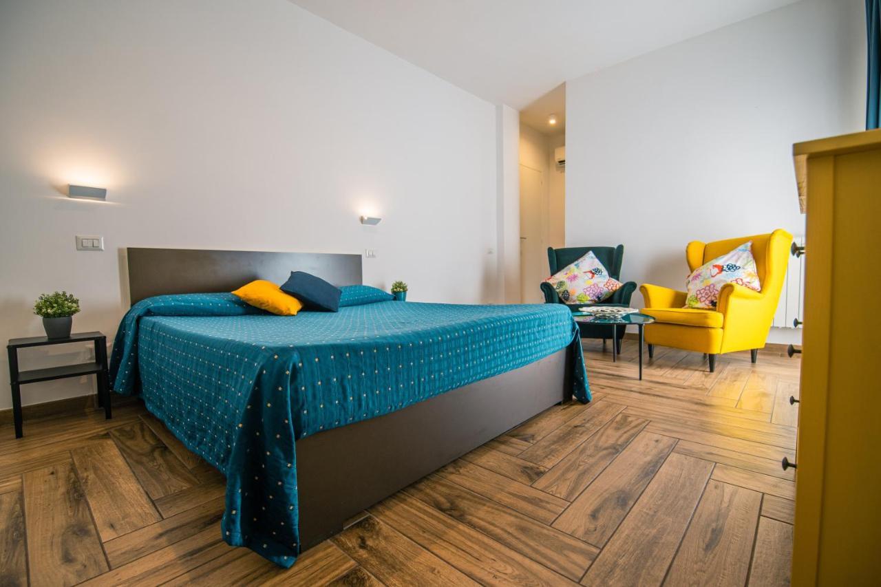 Hub Ferroviario - 12 Posti Letto Per Il Tuo Gruppo A Napoli Con Wifi E Netflix Bed & Breakfast Eksteriør bilde