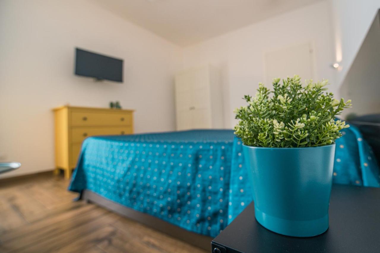 Hub Ferroviario - 12 Posti Letto Per Il Tuo Gruppo A Napoli Con Wifi E Netflix Bed & Breakfast Eksteriør bilde