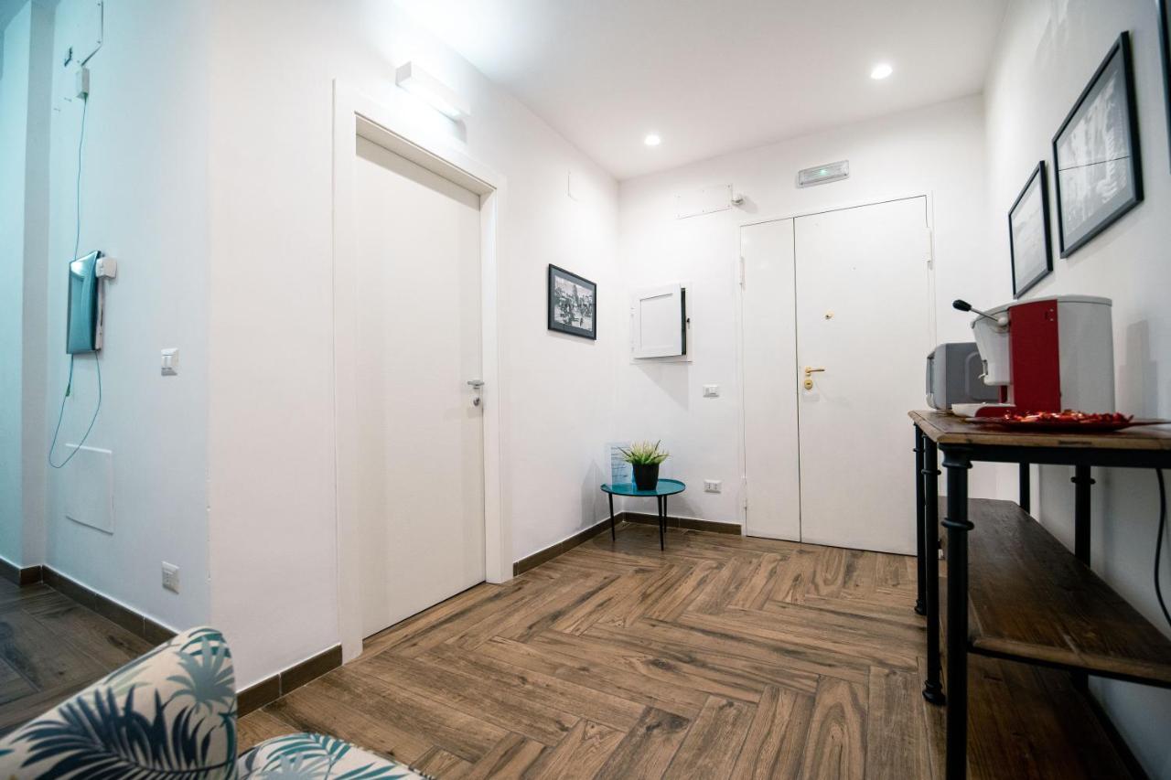Hub Ferroviario - 12 Posti Letto Per Il Tuo Gruppo A Napoli Con Wifi E Netflix Bed & Breakfast Eksteriør bilde