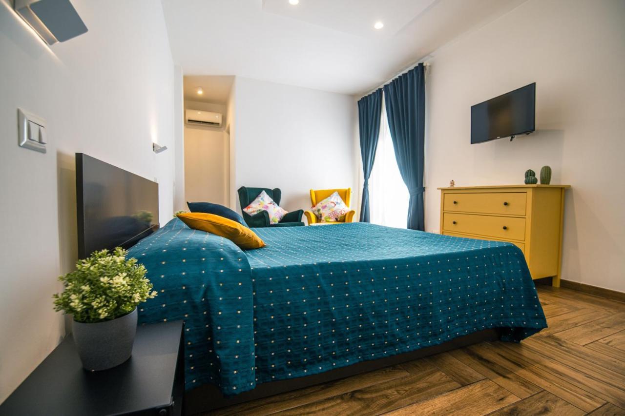 Hub Ferroviario - 12 Posti Letto Per Il Tuo Gruppo A Napoli Con Wifi E Netflix Bed & Breakfast Eksteriør bilde