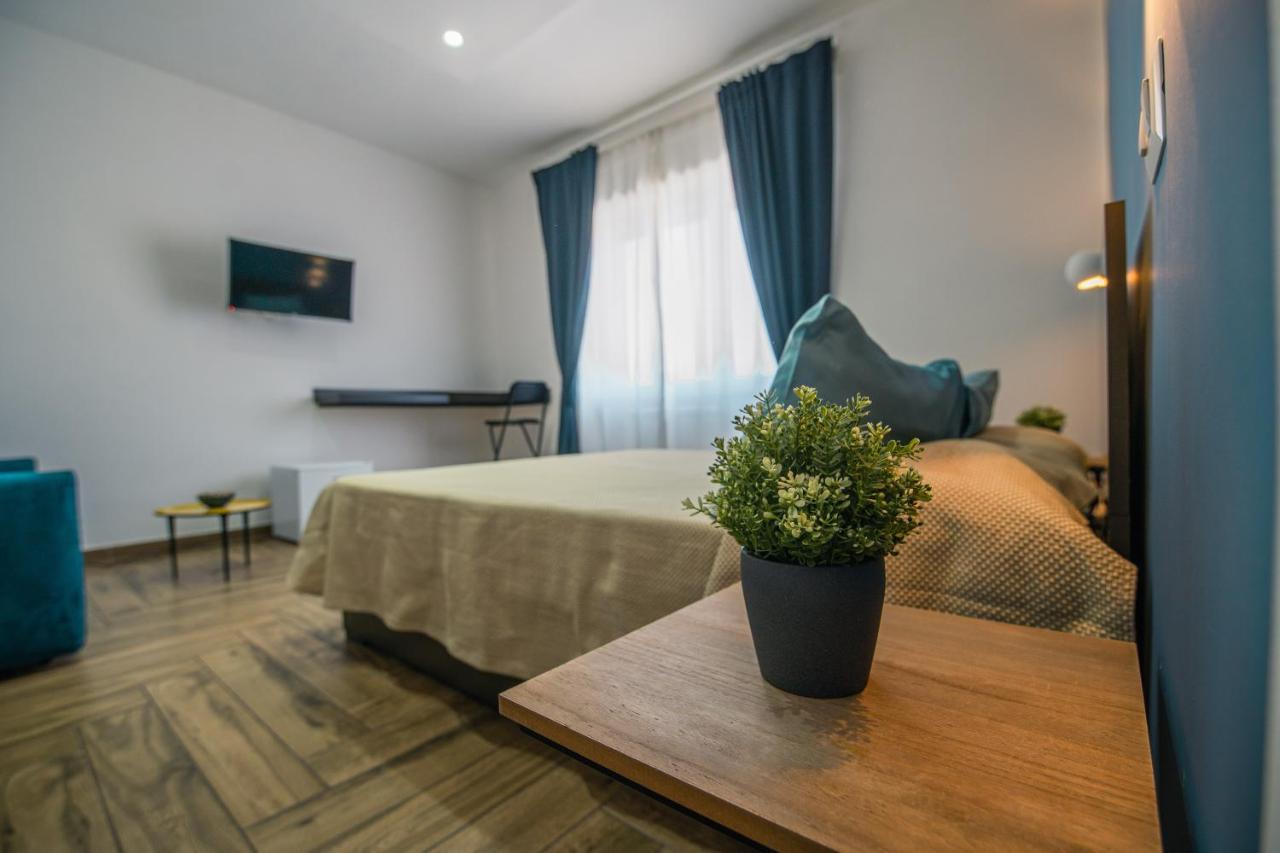 Hub Ferroviario - 12 Posti Letto Per Il Tuo Gruppo A Napoli Con Wifi E Netflix Bed & Breakfast Eksteriør bilde