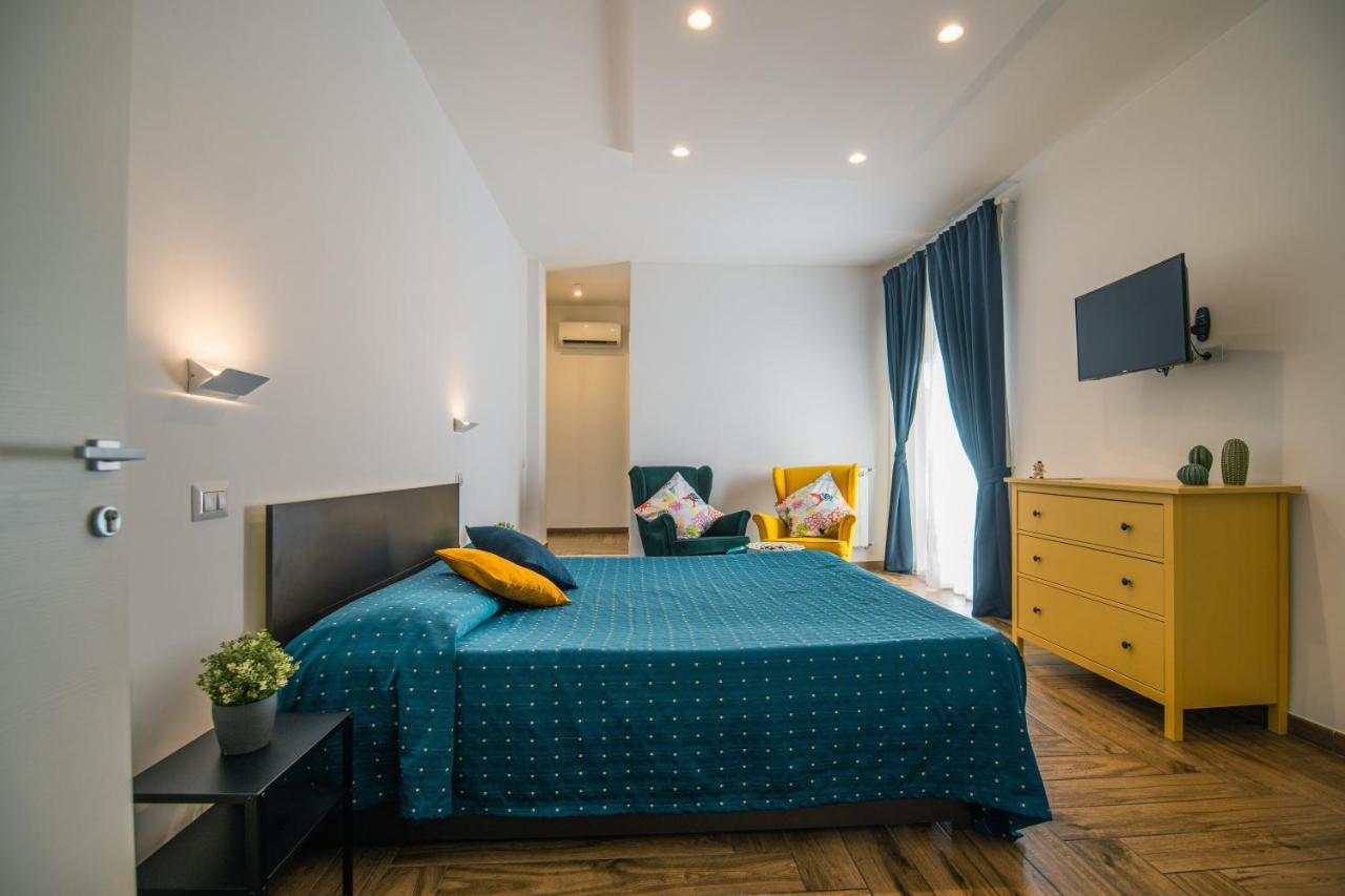 Hub Ferroviario - 12 Posti Letto Per Il Tuo Gruppo A Napoli Con Wifi E Netflix Bed & Breakfast Eksteriør bilde