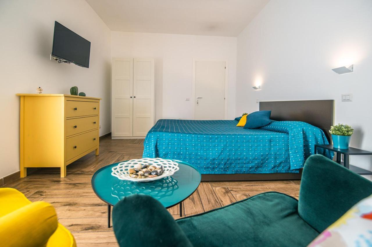 Hub Ferroviario - 12 Posti Letto Per Il Tuo Gruppo A Napoli Con Wifi E Netflix Bed & Breakfast Eksteriør bilde