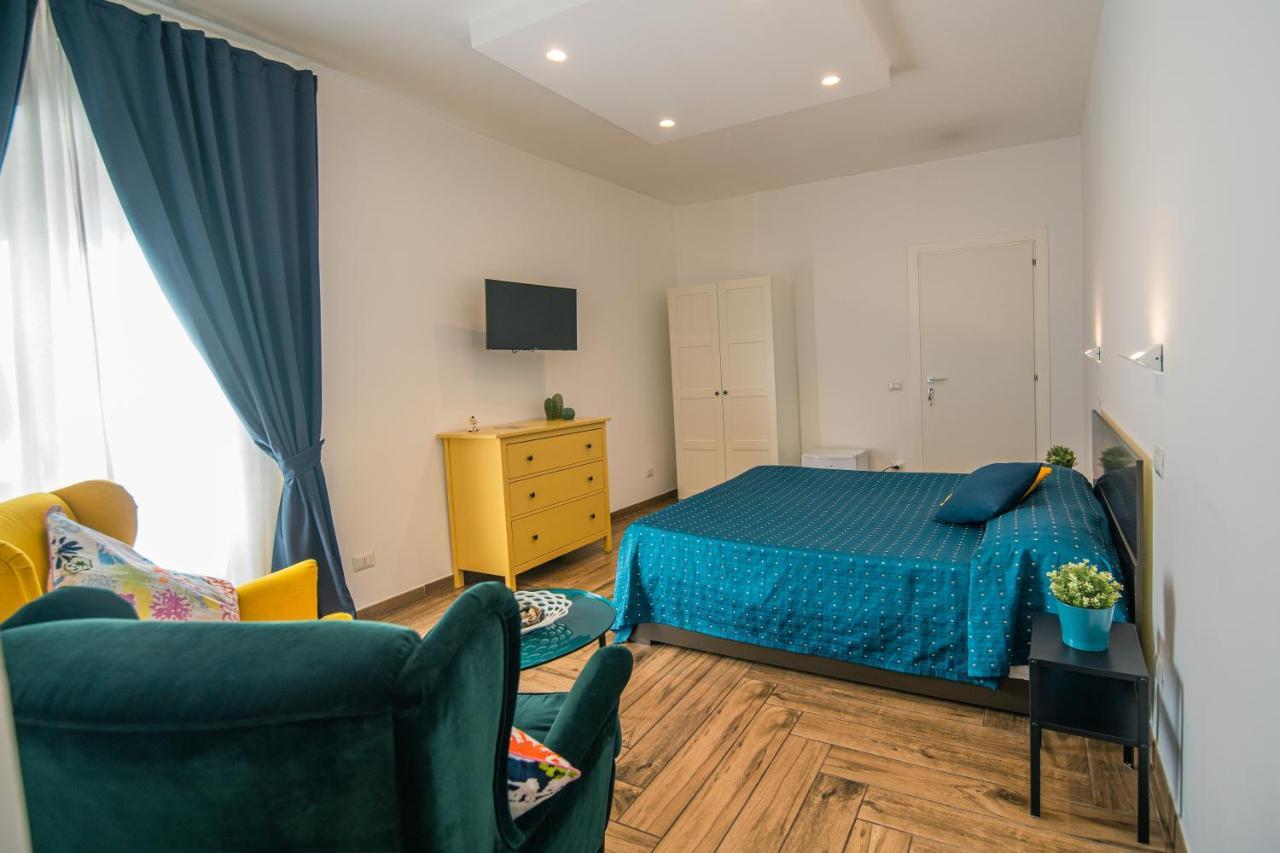 Hub Ferroviario - 12 Posti Letto Per Il Tuo Gruppo A Napoli Con Wifi E Netflix Bed & Breakfast Eksteriør bilde