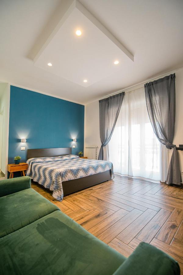 Hub Ferroviario - 12 Posti Letto Per Il Tuo Gruppo A Napoli Con Wifi E Netflix Bed & Breakfast Eksteriør bilde
