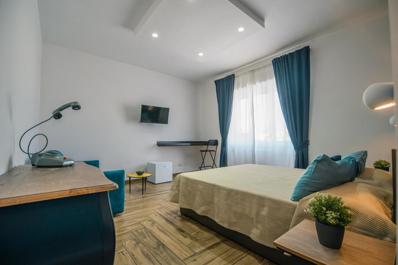 Hub Ferroviario - 12 Posti Letto Per Il Tuo Gruppo A Napoli Con Wifi E Netflix Bed & Breakfast Eksteriør bilde