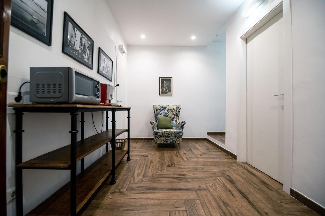 Hub Ferroviario - 12 Posti Letto Per Il Tuo Gruppo A Napoli Con Wifi E Netflix Bed & Breakfast Eksteriør bilde