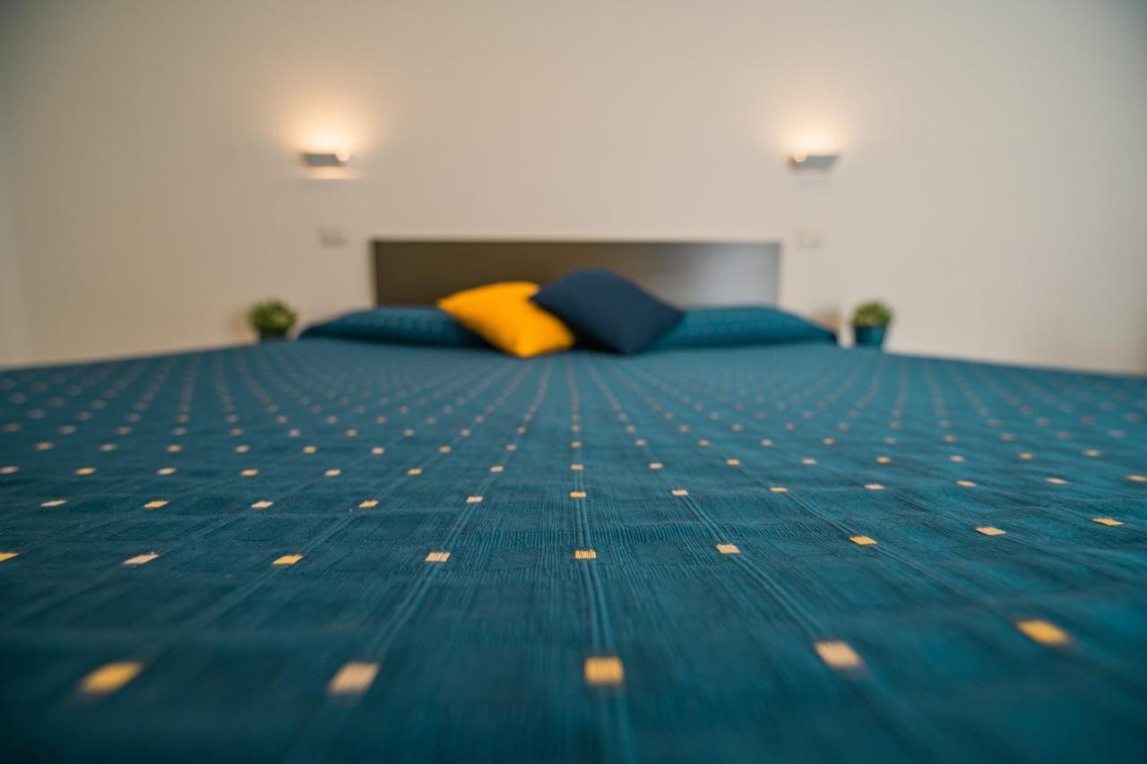 Hub Ferroviario - 12 Posti Letto Per Il Tuo Gruppo A Napoli Con Wifi E Netflix Bed & Breakfast Eksteriør bilde